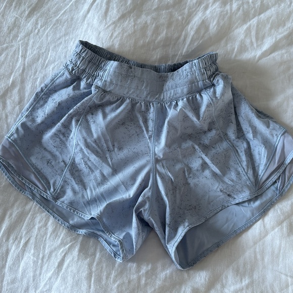 Lululemon Hotty Hot Short Drawstring Gravel Dust Pastel Blue - Picture 4 of 6